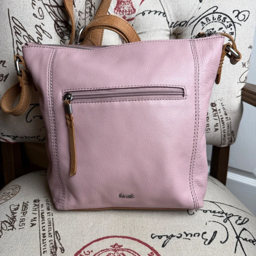 The Sak Lavender Pink Leather Crossbody Bag Tan Trim Pebbled Purse Zip Top EUC